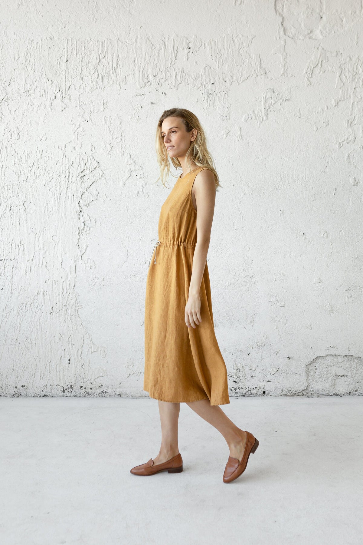Calla Mustard Linen Open-Back Midi Dress — view 4