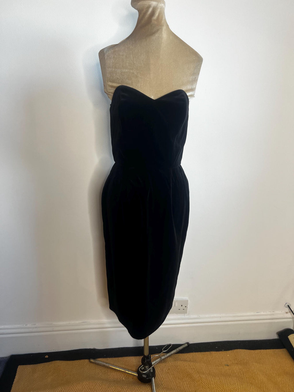 Valen Black Velvet Maxi Dress — view 3