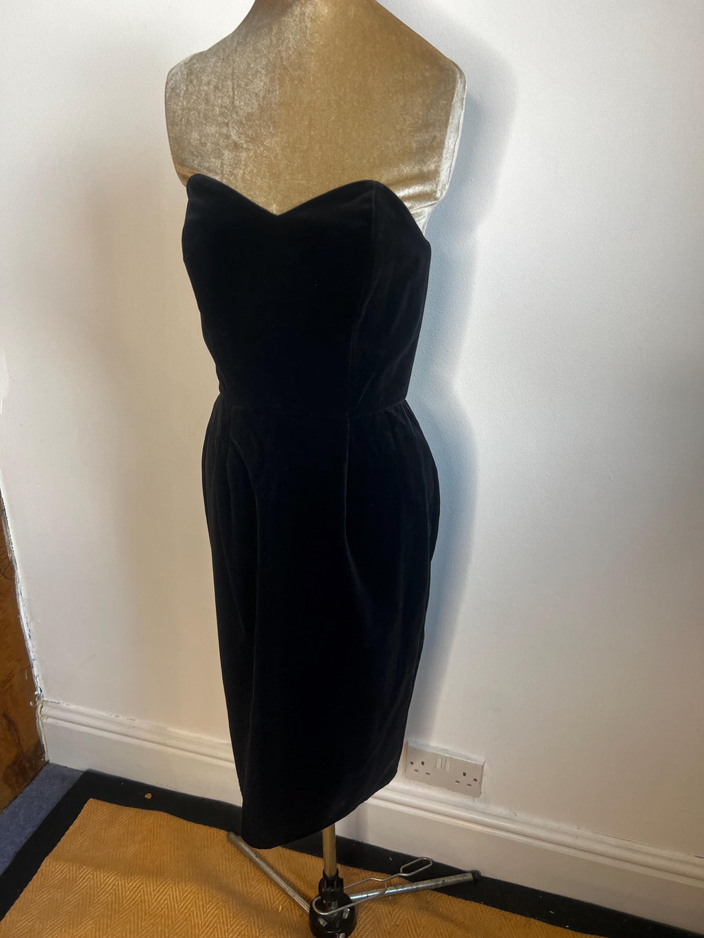 Valen Black Velvet Maxi Dress — view 5